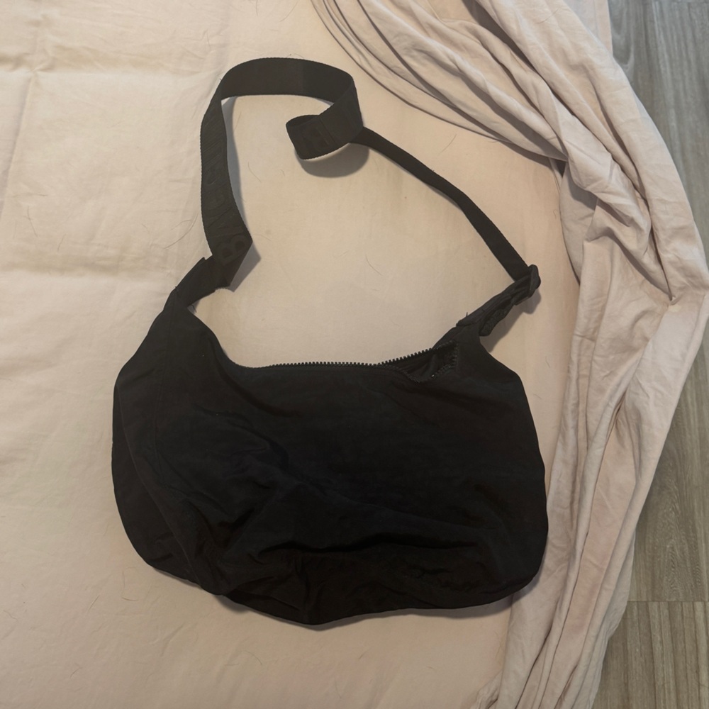 BAGGU Medium Nylon Crescent Bag